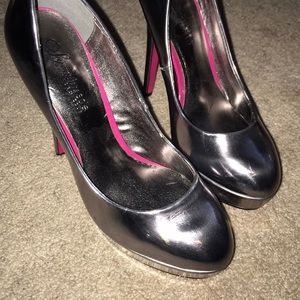 Silver closed toed heels